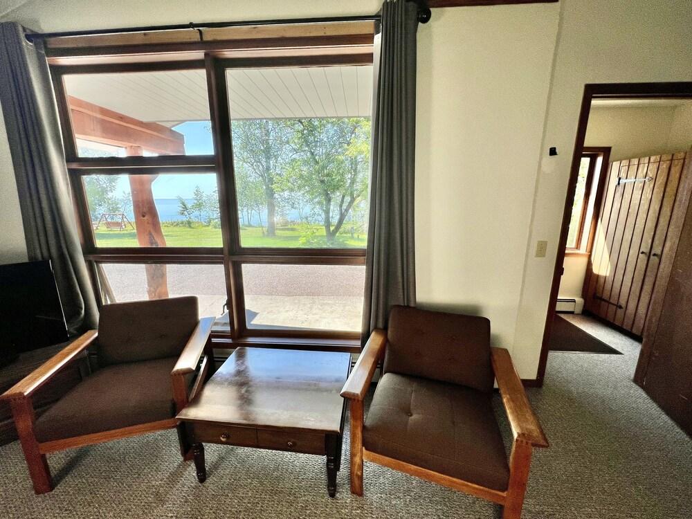 Thomsonite Beach Inn photo 73