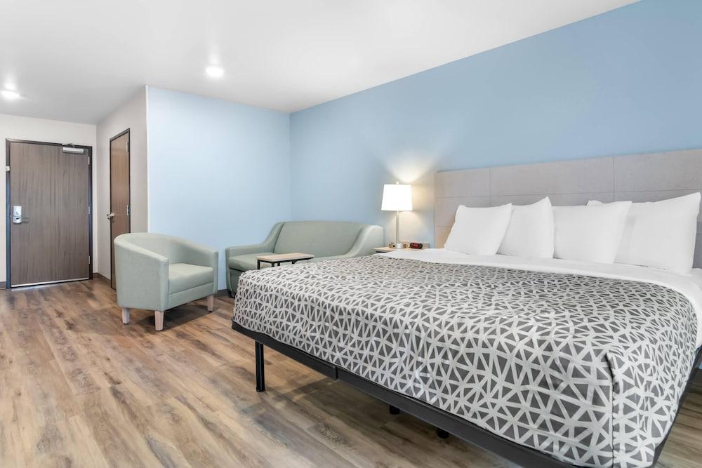 Woodspring Suites Elkhart photo 10