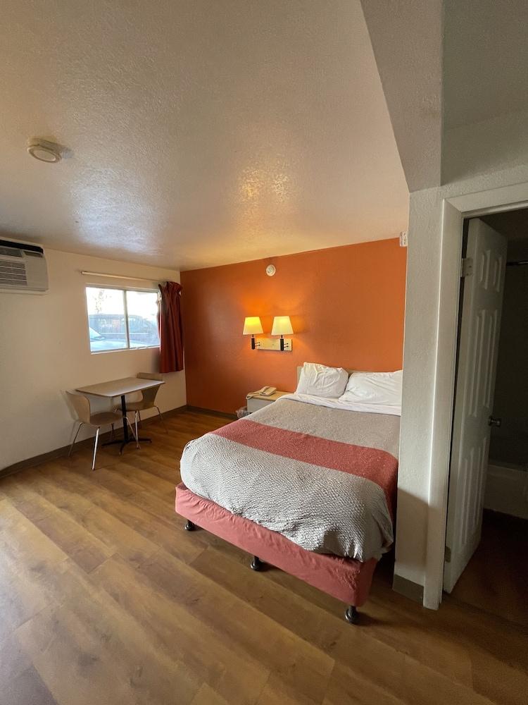 Travelodge by Wyndham Brattleboro VT photo 11