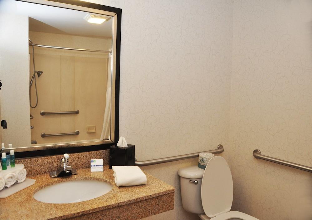 Holiday Inn Express & Suites Lancaster by IHG photo 32