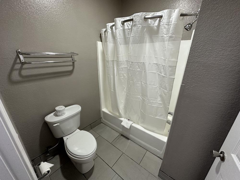 Motel 6 Alvarado, TX photo 18