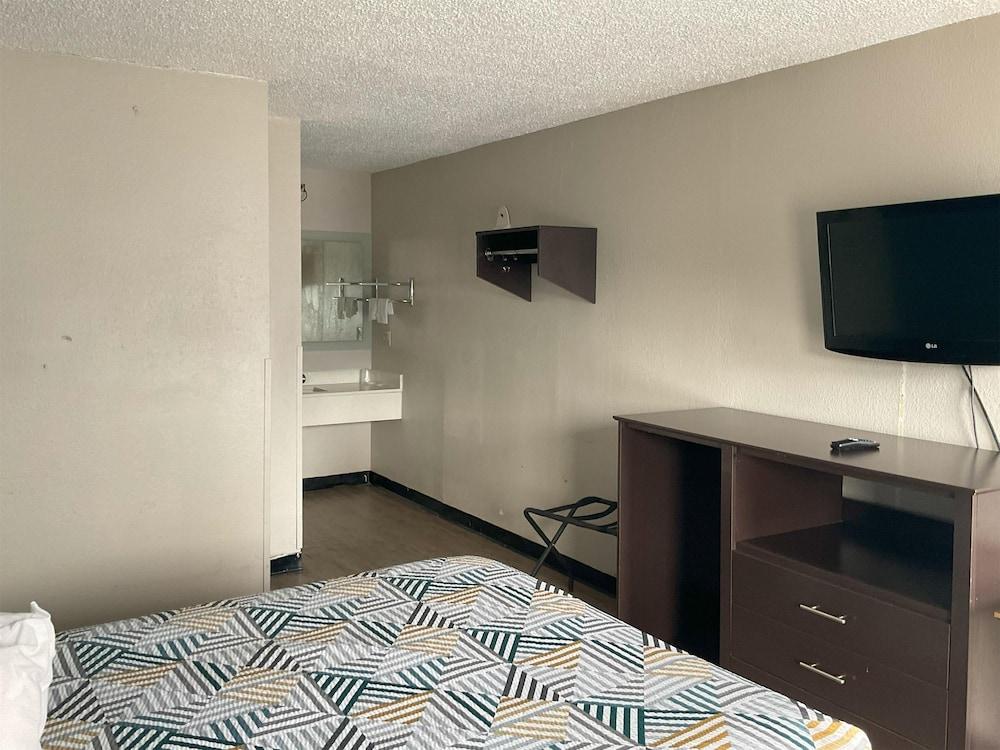 Motel 6 Baton Rouge, LA - East - I-12 photo 10