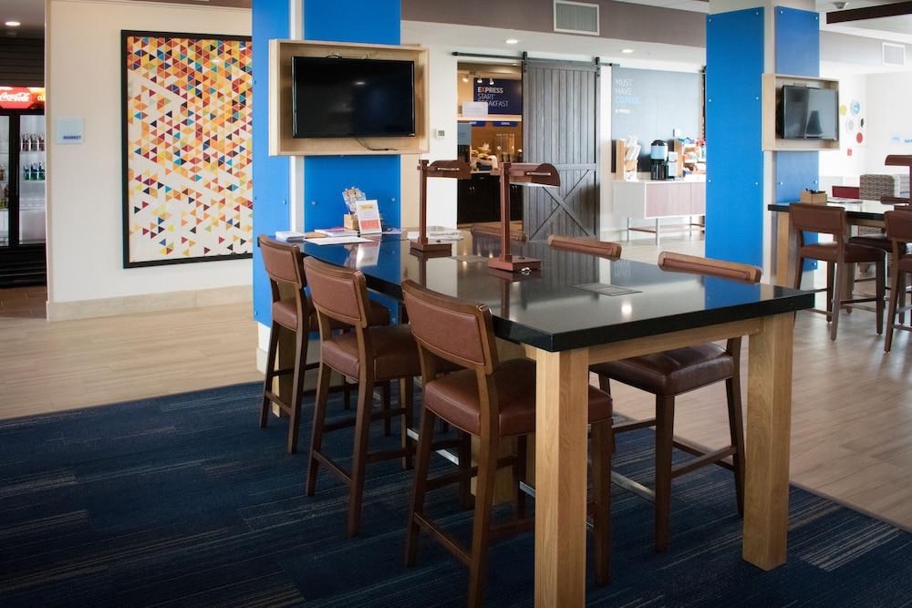 Holiday Inn Express and Suites West Memphis by IHG photo 22