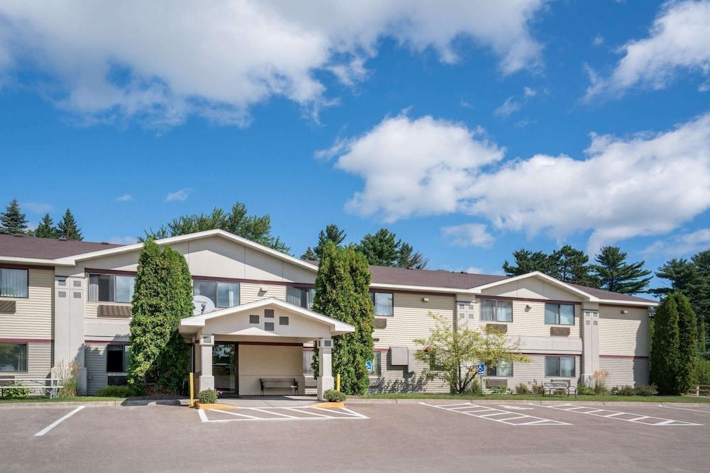 Super 8 by Wyndham Cloquet photo 18