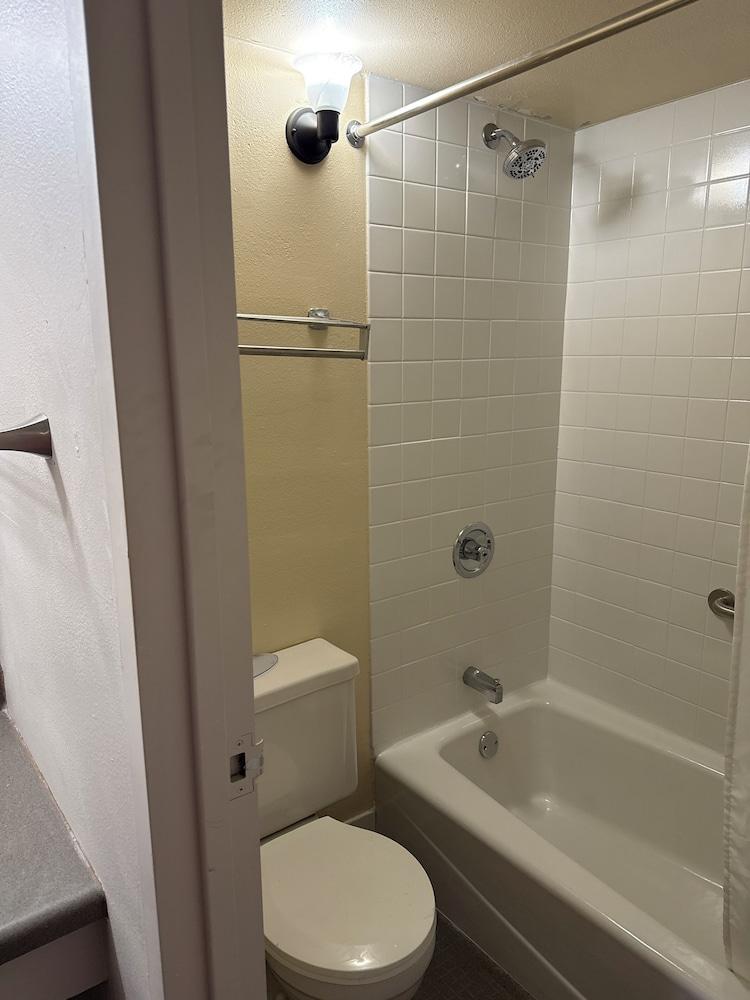 Smartwood Inn photo 10