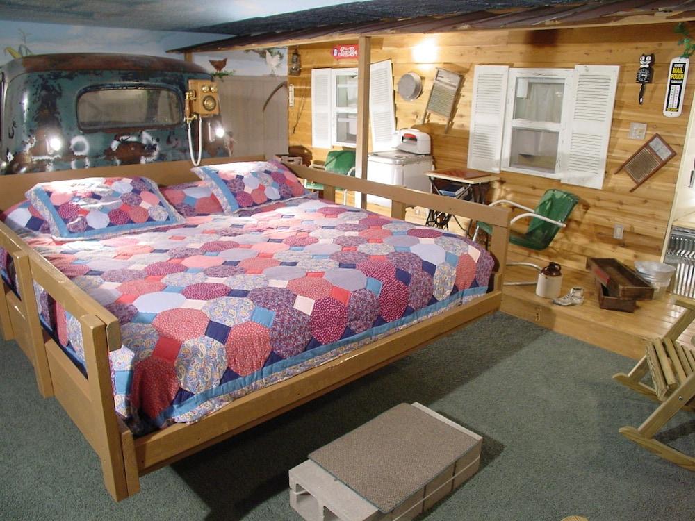 Wildwood Inn Tropical Dome & Theme Suites photo 28