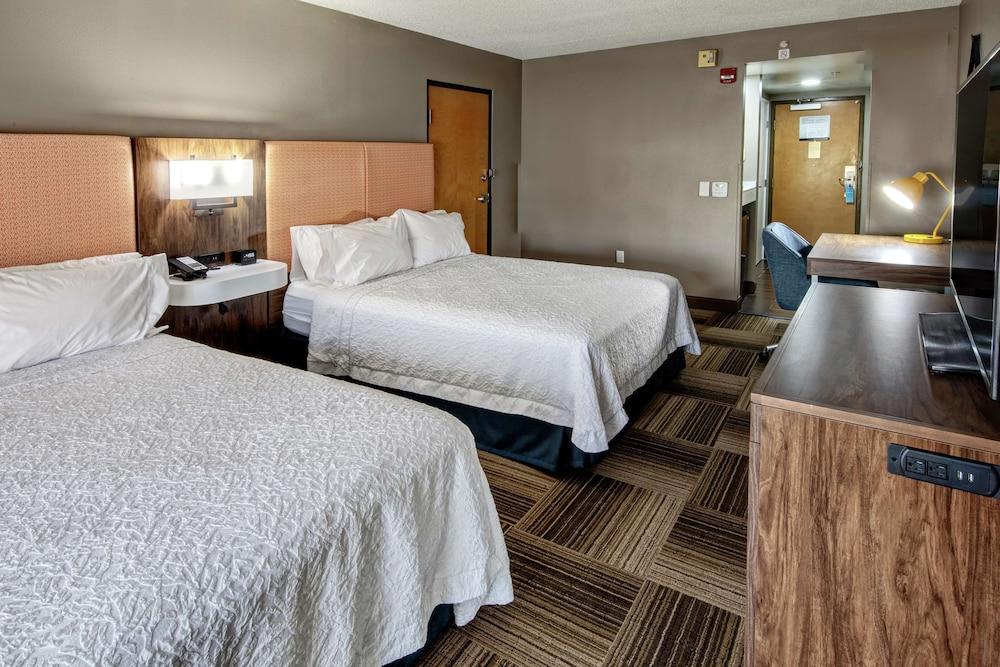 Hampton Inn Latrobe photo 13