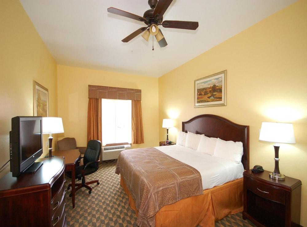 Best Western Plus Manvel Inn & Suites photo 13