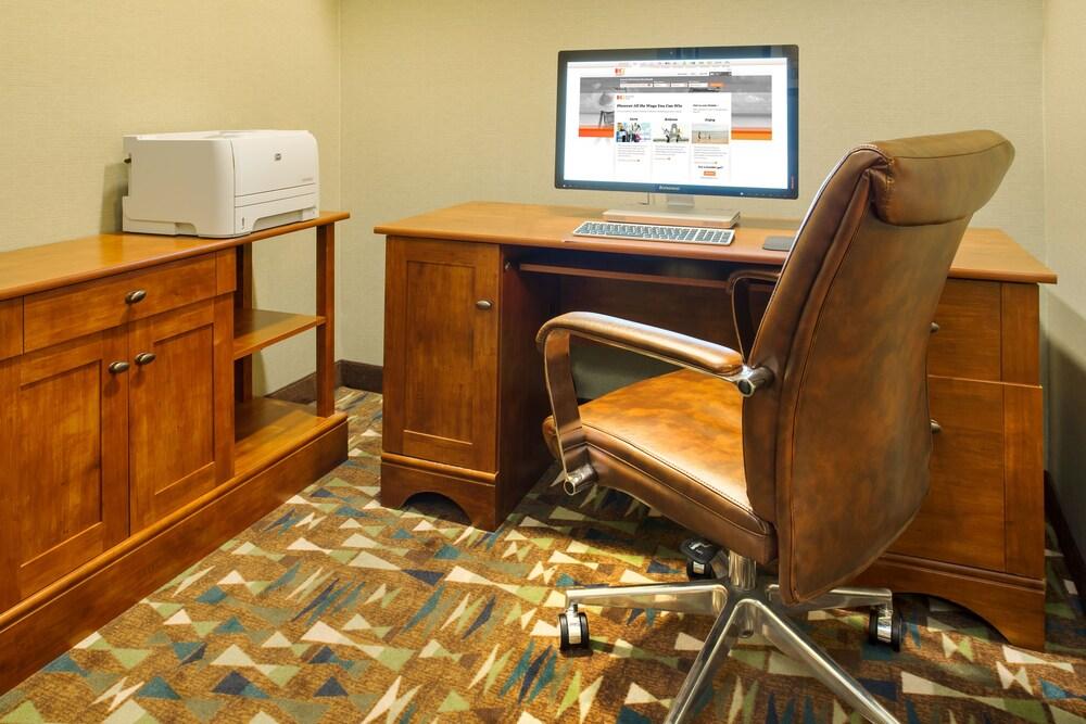 Kalamazoo Hotel and Suites photo 35