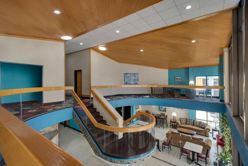 Baymont by Wyndham Muncie Near Ball State University photo 6