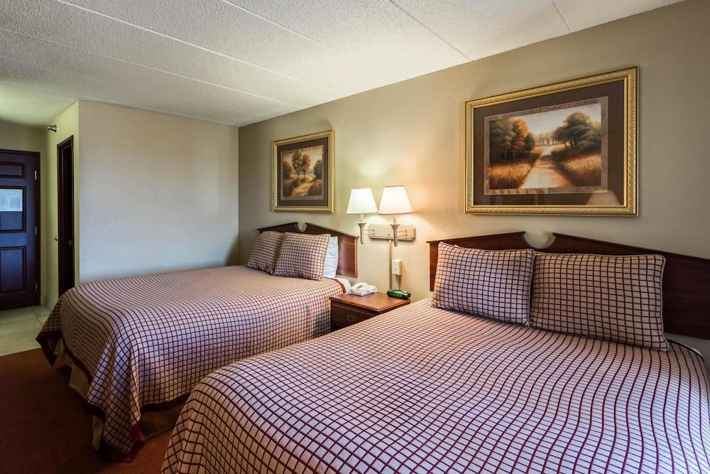 Rodeway Inn photo 30