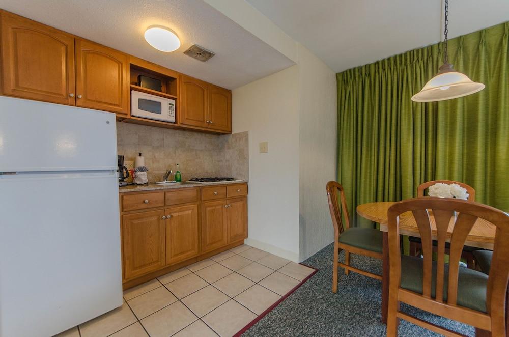 Attache Motel photo 39