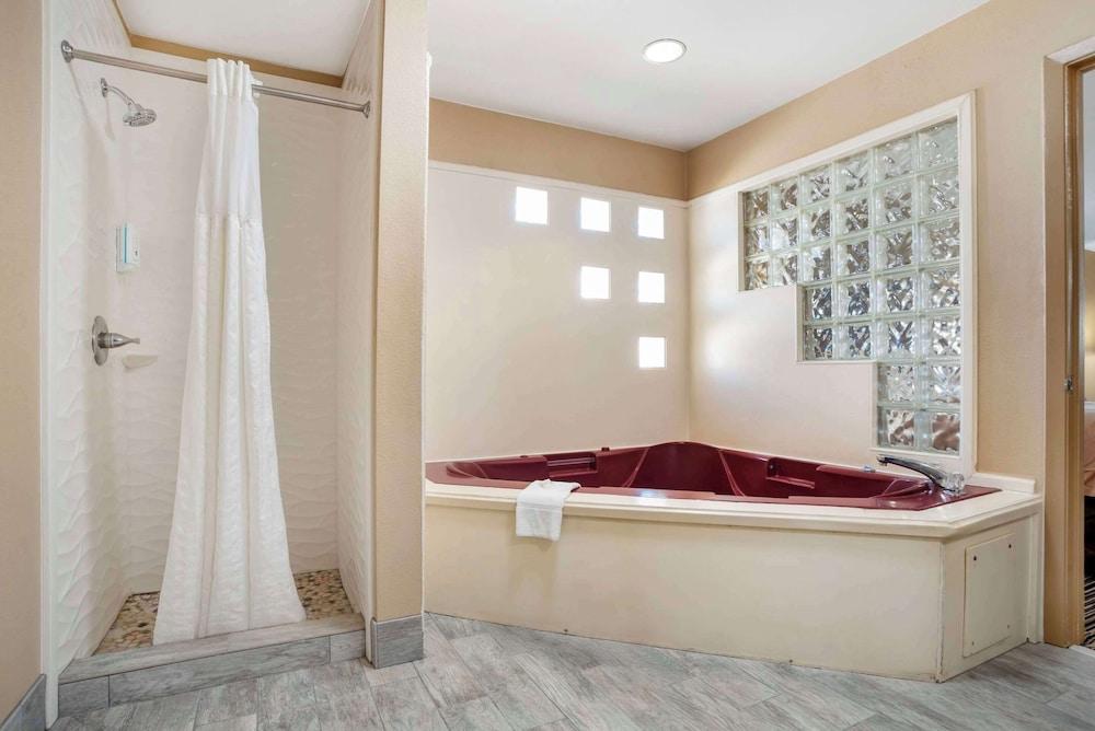 Quality Inn Brookhaven photo 9