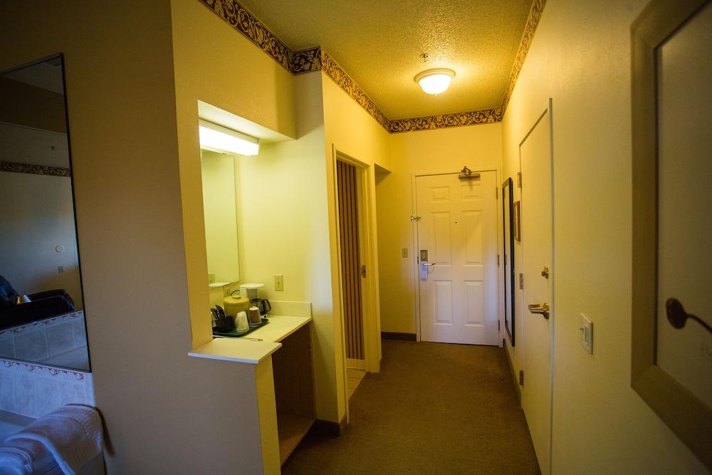 Chisholm Inn & Suites photo 12
