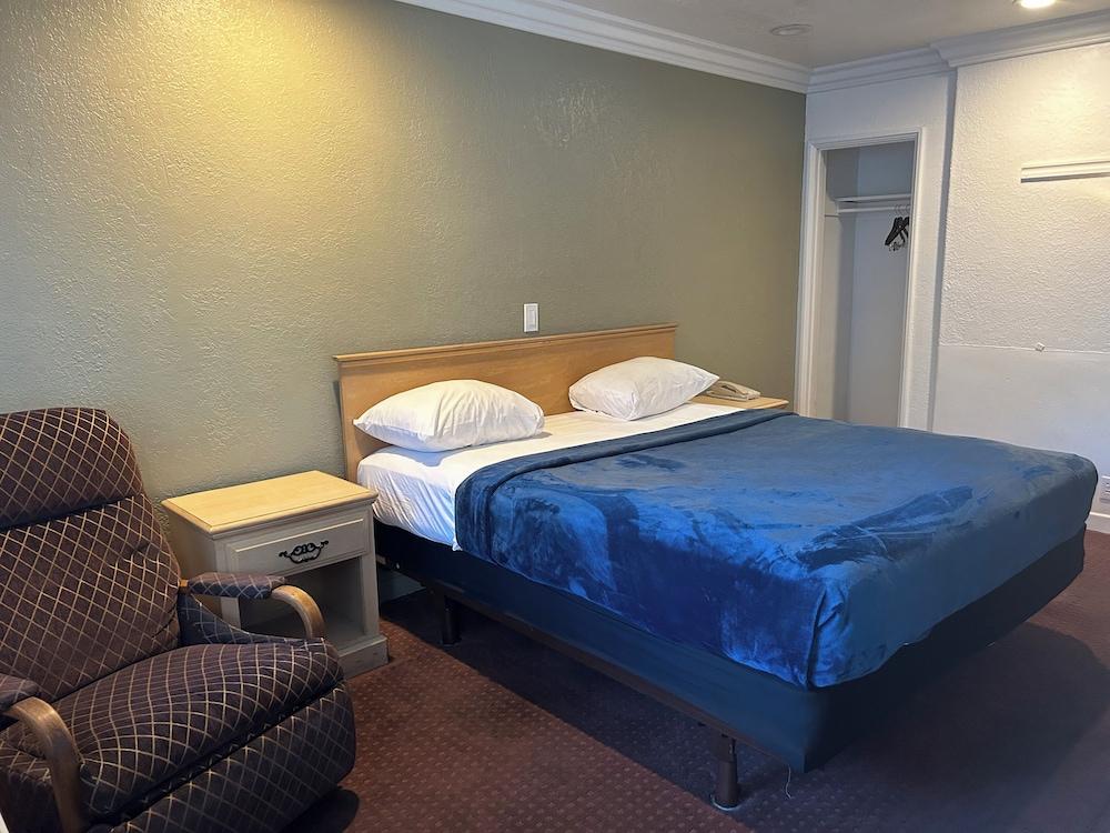 Welcome Inn on Colorado Blvd photo 3