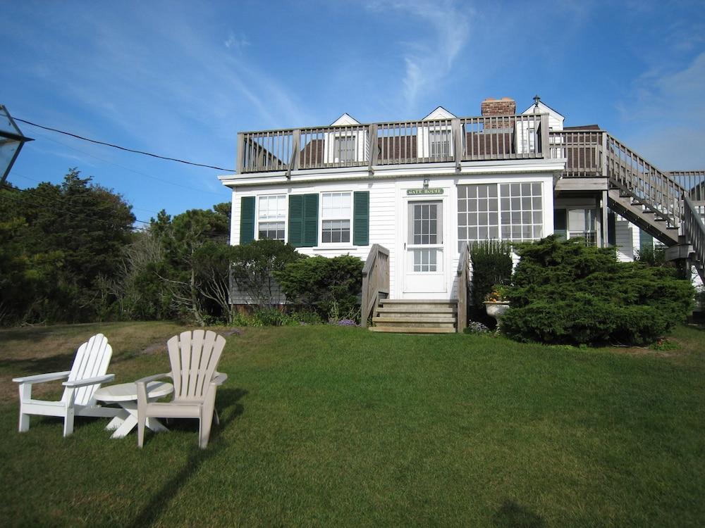 Lighthouse Inn photo 11