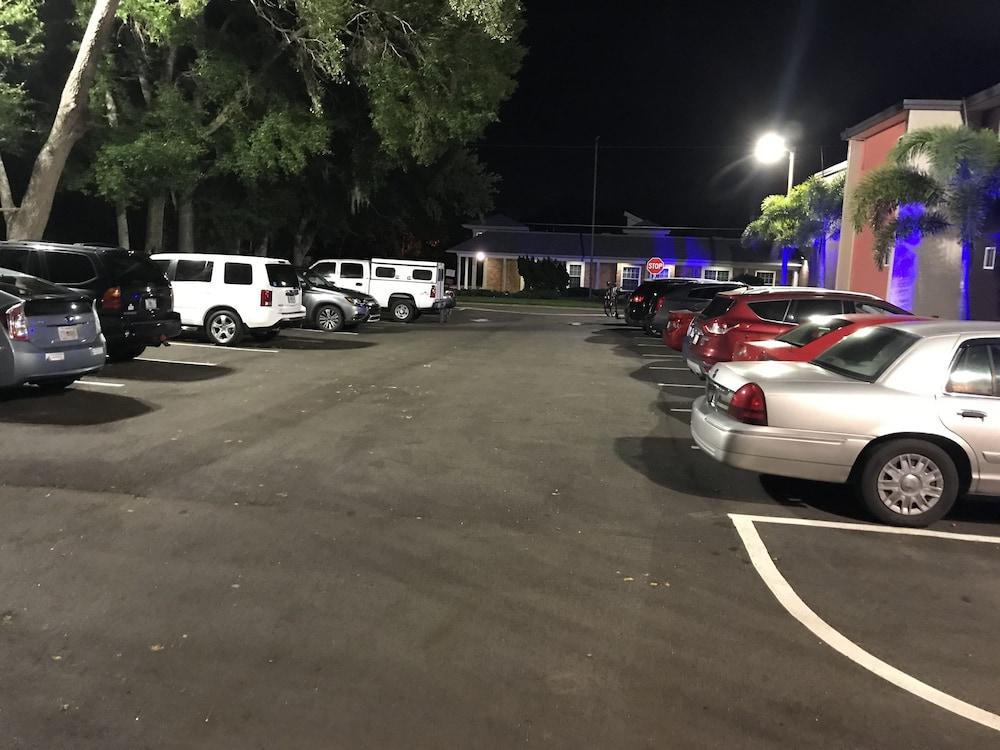 Tropical Inn & Suites photo 36