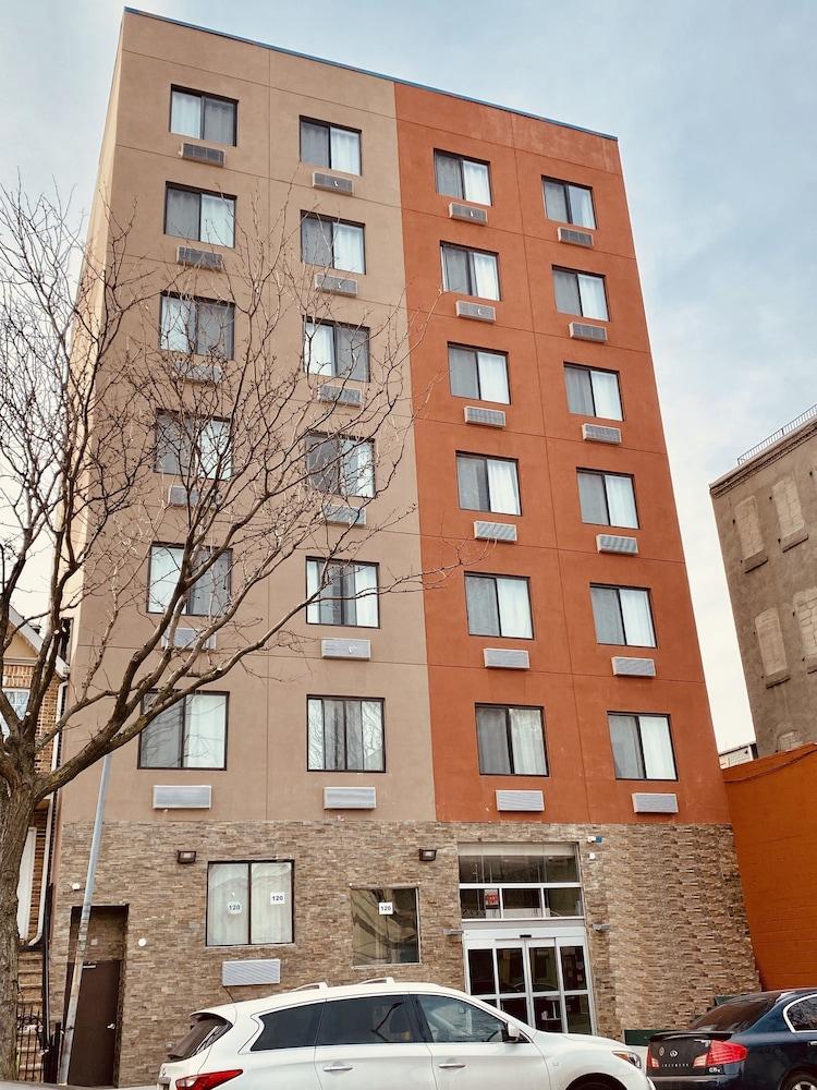 Surface Inn Brooklyn photo 1