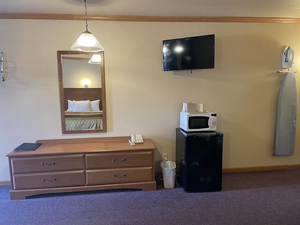 Amber's Inn & Suites photo 34