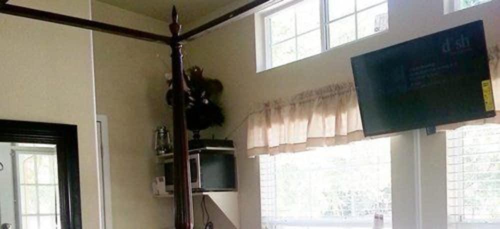 Old Irish Inn photo 35