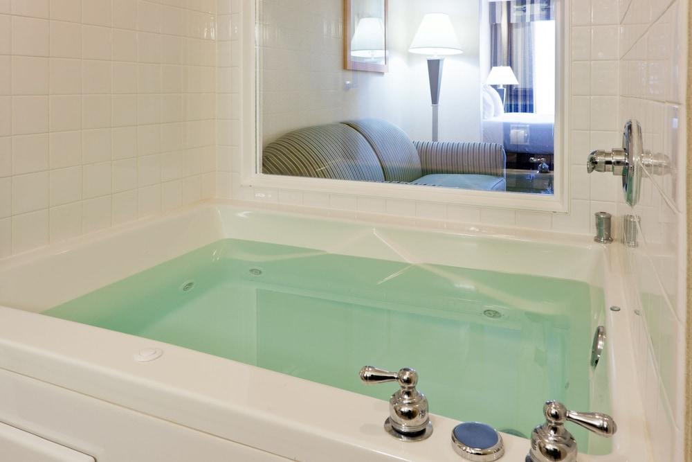 Holiday Inn Express & Suites Kent - University Area by IHG photo 11