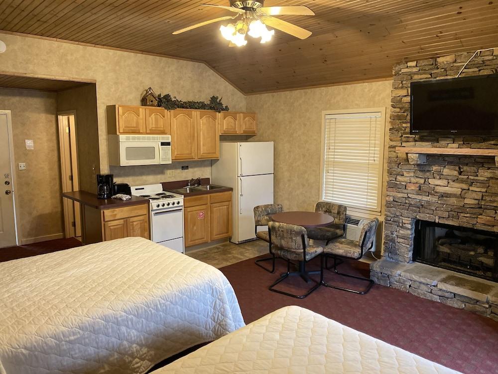 Carr's Northside Motel and Cottages photo 9