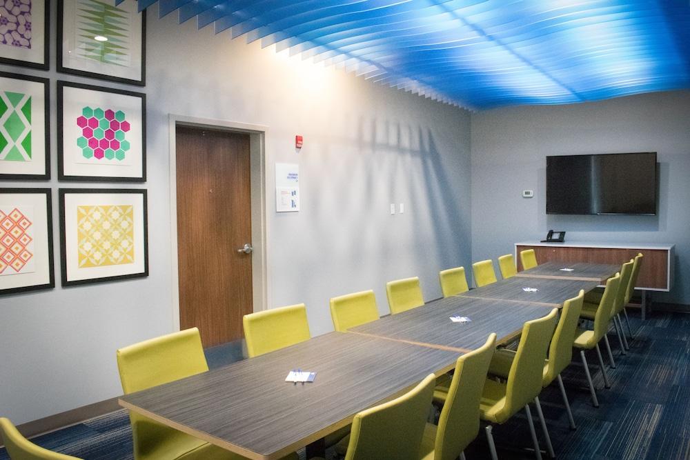 Holiday Inn Express and Suites West Memphis by IHG photo 27