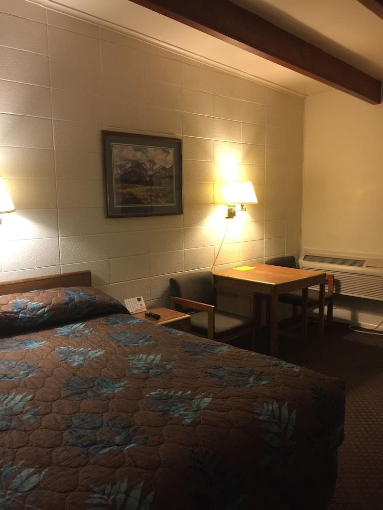 Lazy U Motel photo 11