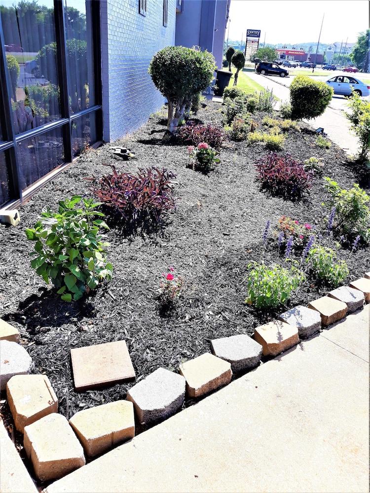 Madison Inn and Suites photo 35