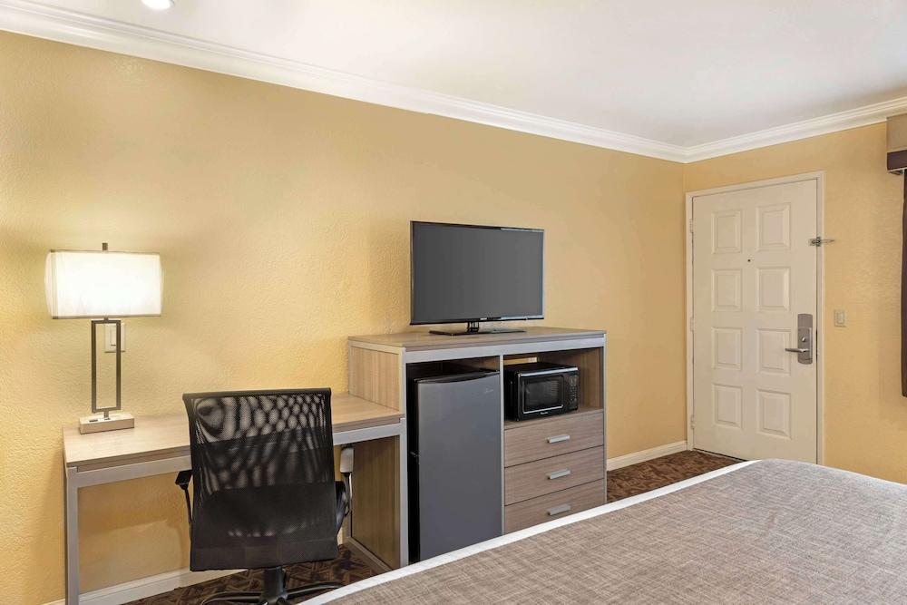 Best Western Hanford Inn photo 22