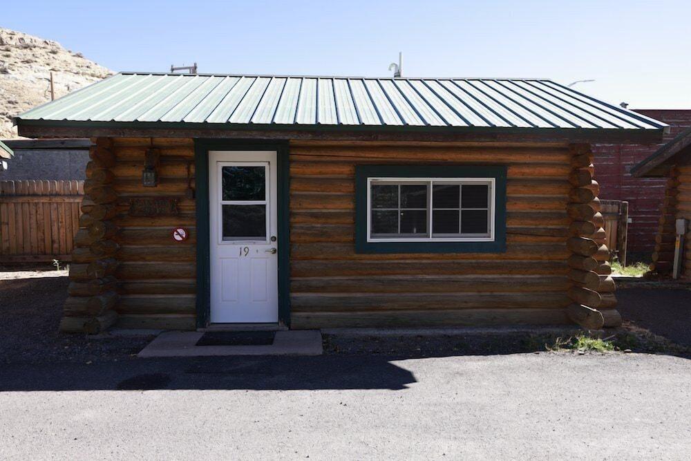 Twin Pines Lodge & Cabins photo 48