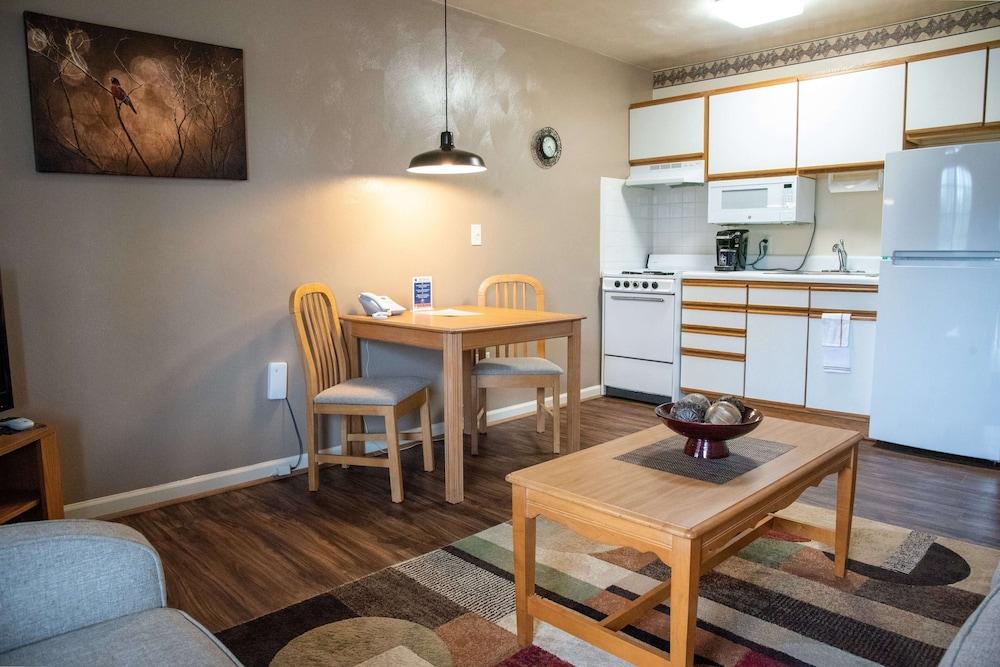 Affordable Corporate Suites of Overland Drive photo 40