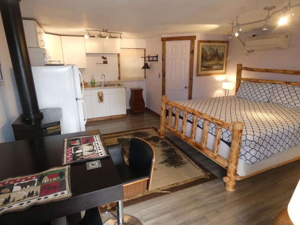 Yellowstone Motel - Adults Only photo 12