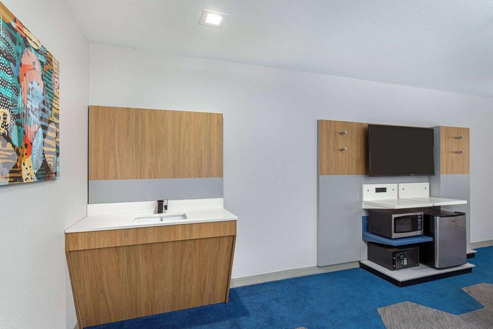 Microtel Inn & Suites by Wyndham Manchester photo 11