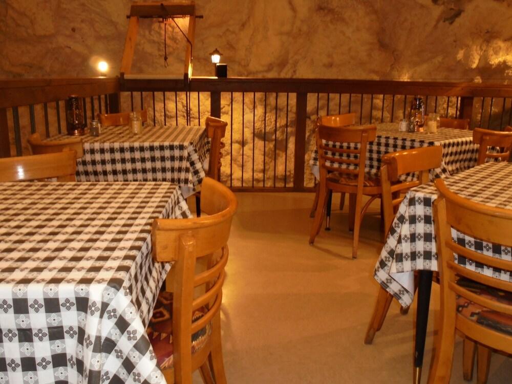 Grand Canyon Caverns Inn photo 40