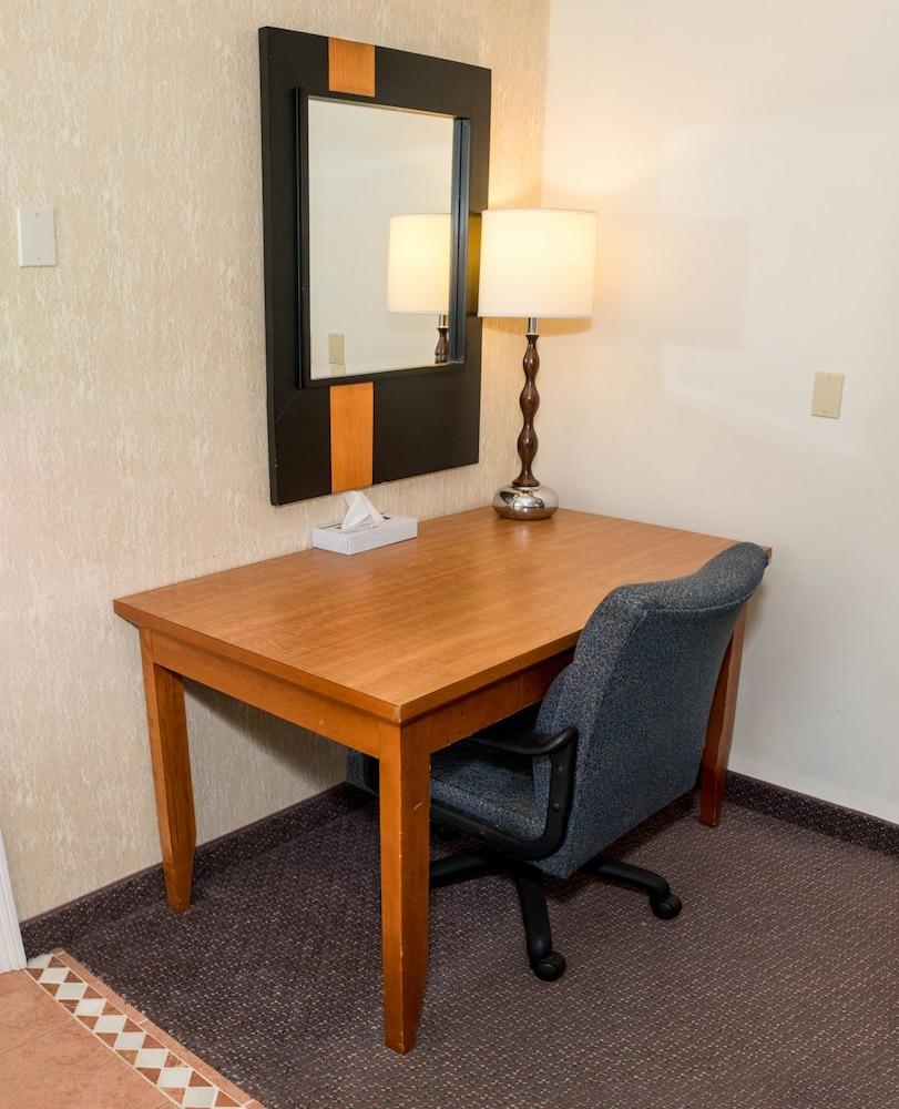 Cedar Park Whirlpool Suites photo 8