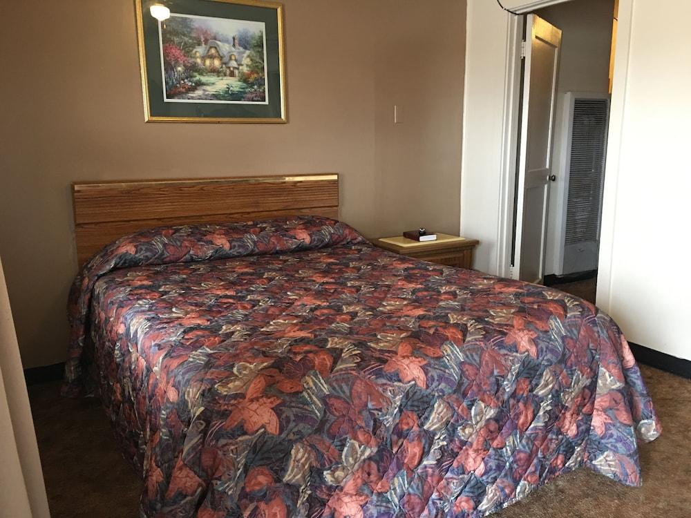 Thunderbird Motel photo 9