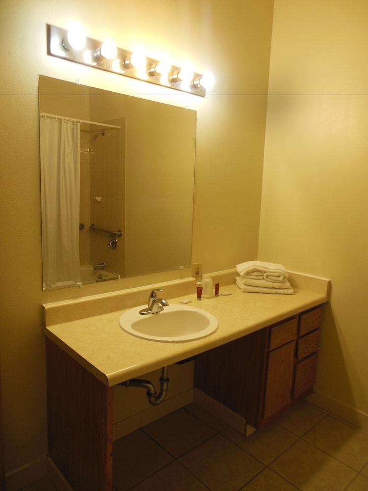 Chelsea Inn Hotel photo 31