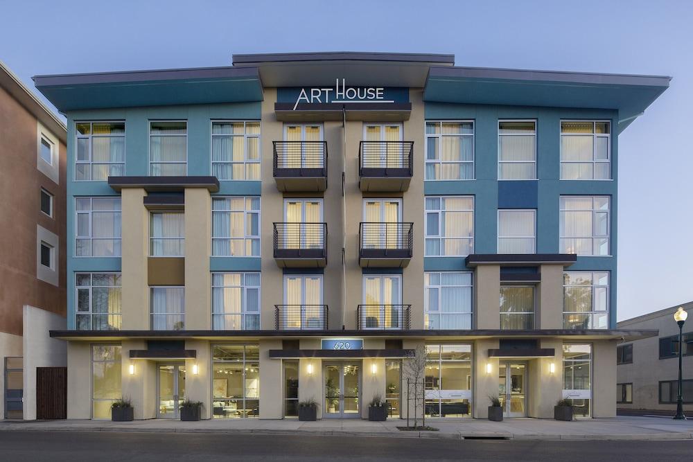 Art House Hotel and Suites photo 1