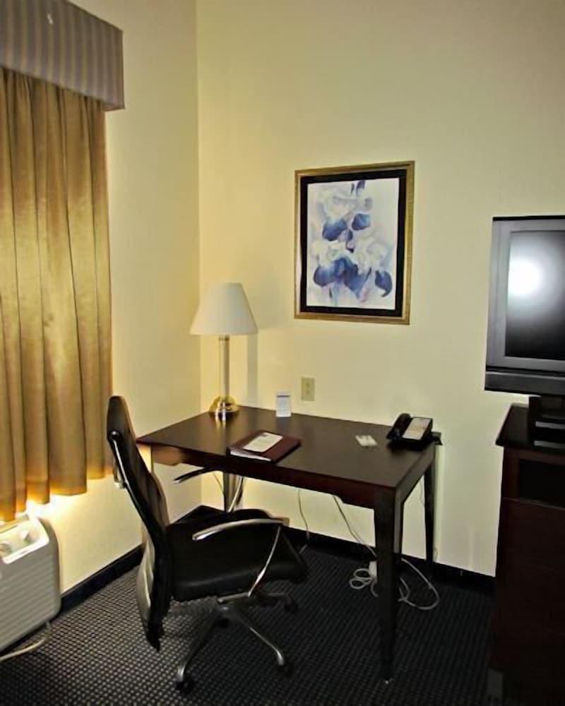 Comfort Inn & Suites Ft. Jackson Maingate photo 27