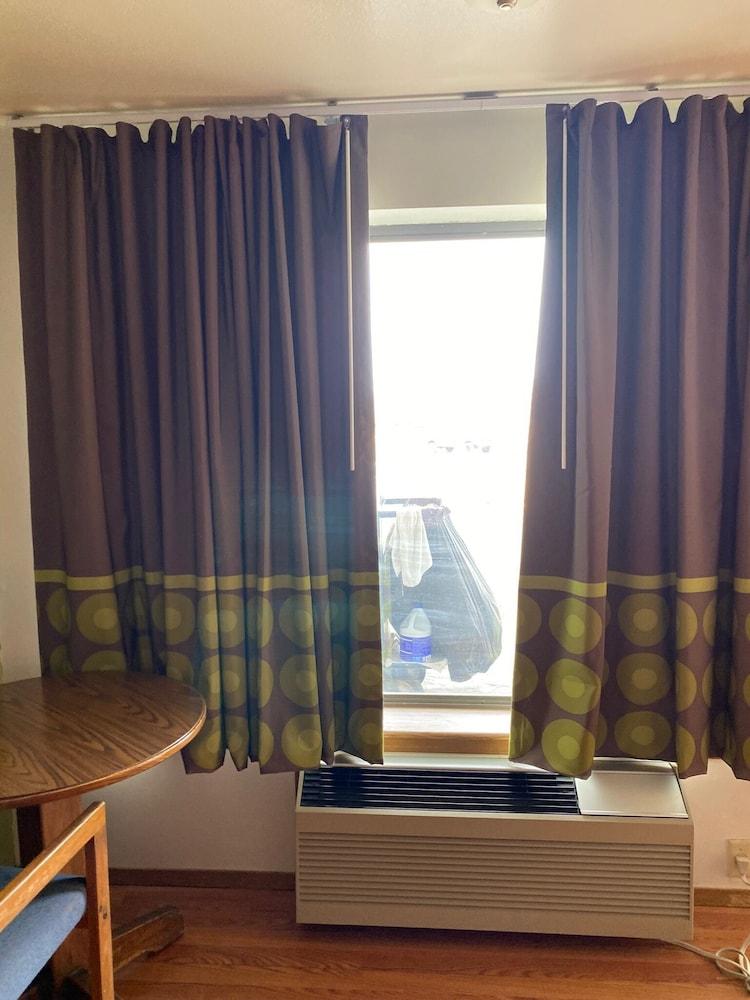 Super 8 by Wyndham Wells photo 18