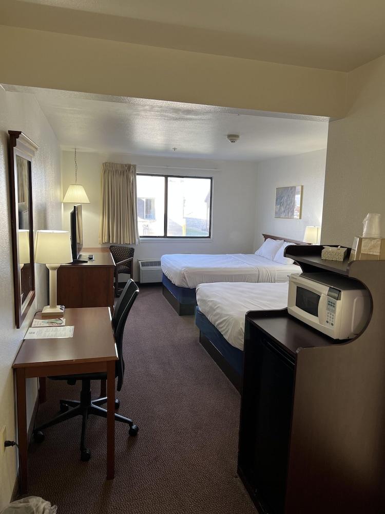 Days Inn by Wyndham Lake Point photo 25