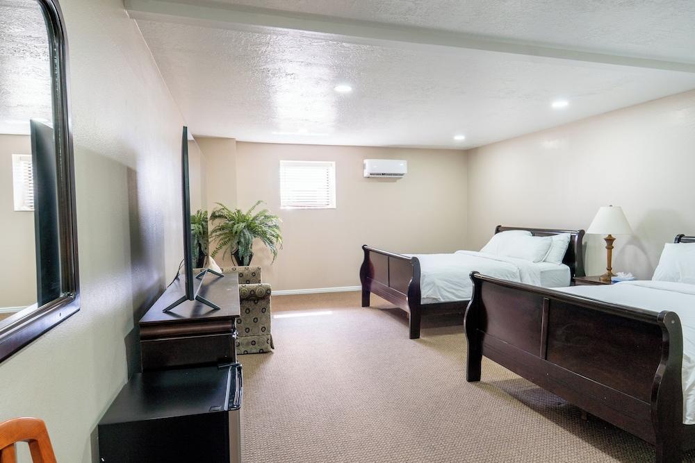 Road Creek Inn photo 44