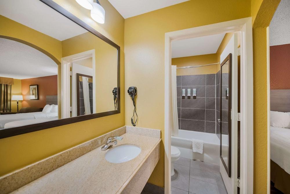 SureStay Hotel by Best Western Mt Pleasant photo 38