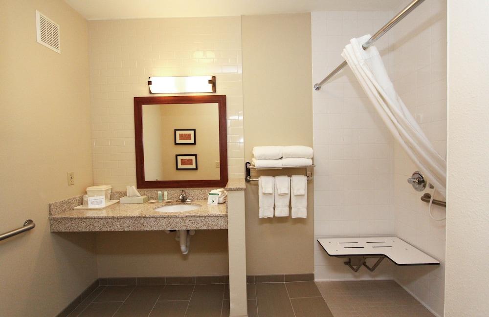 Comfort Suites Lincoln North photo 9