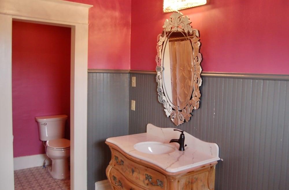 Laredo Mansion photo 6