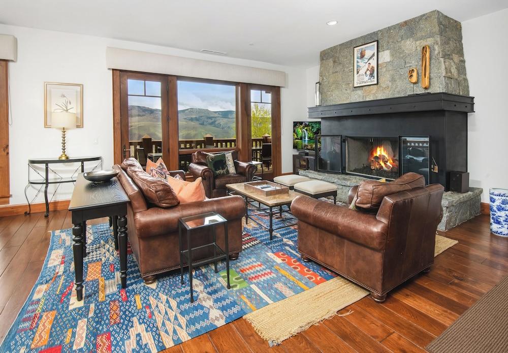 Hummingbird by Elevation Accommodations photo 31
