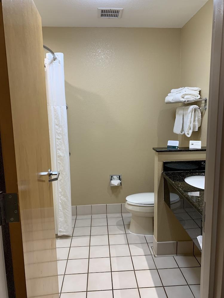 Quality Inn & Suites Hendersonville - Flat Rock photo 27