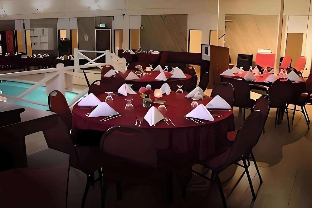 Comfort Inn & Suites photo 13