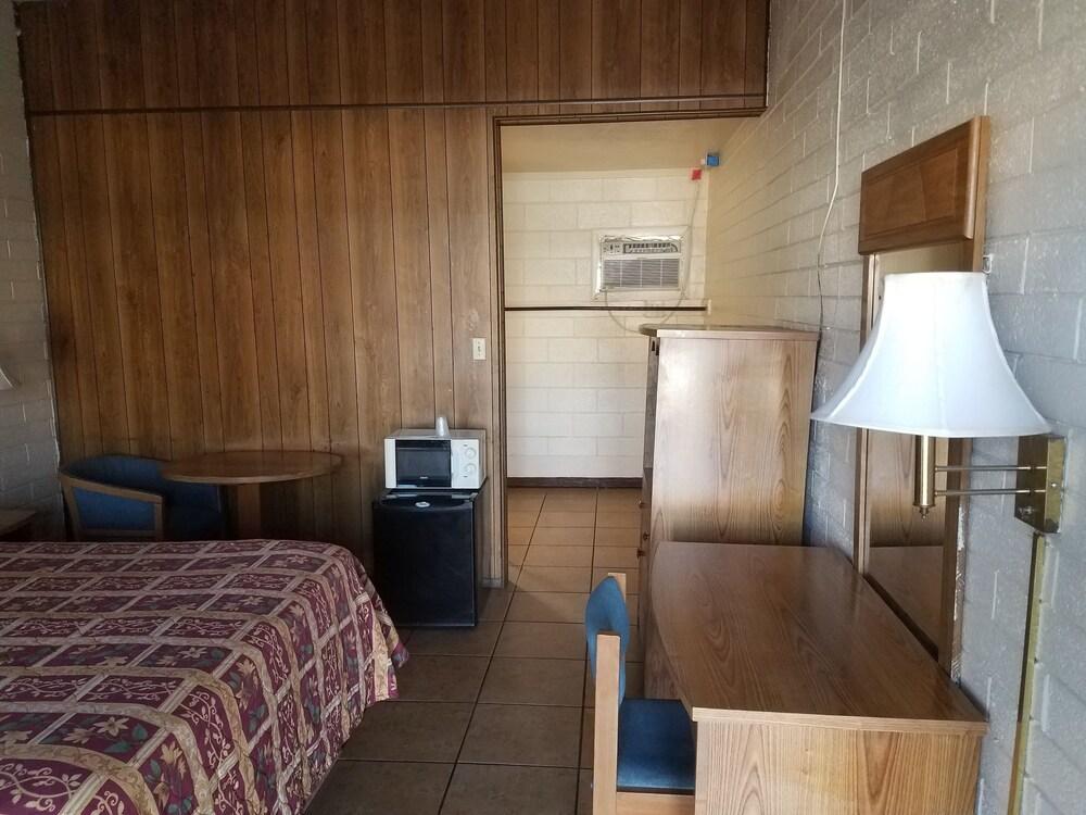 Beverly Crest Motor Inn photo 13